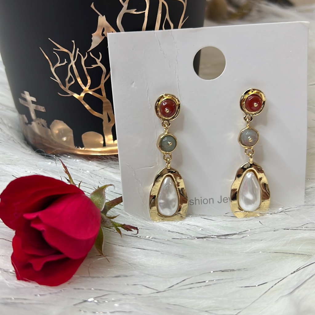 Nwt Earrings In Gold With Natural Crystals Fashion Jewelry 15$